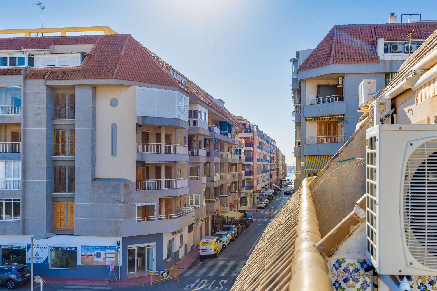 ÁTICO A 250 M DEL MAR CON TERRAZA, GARAJE Y PISCINA EN ACEQUIÓN
