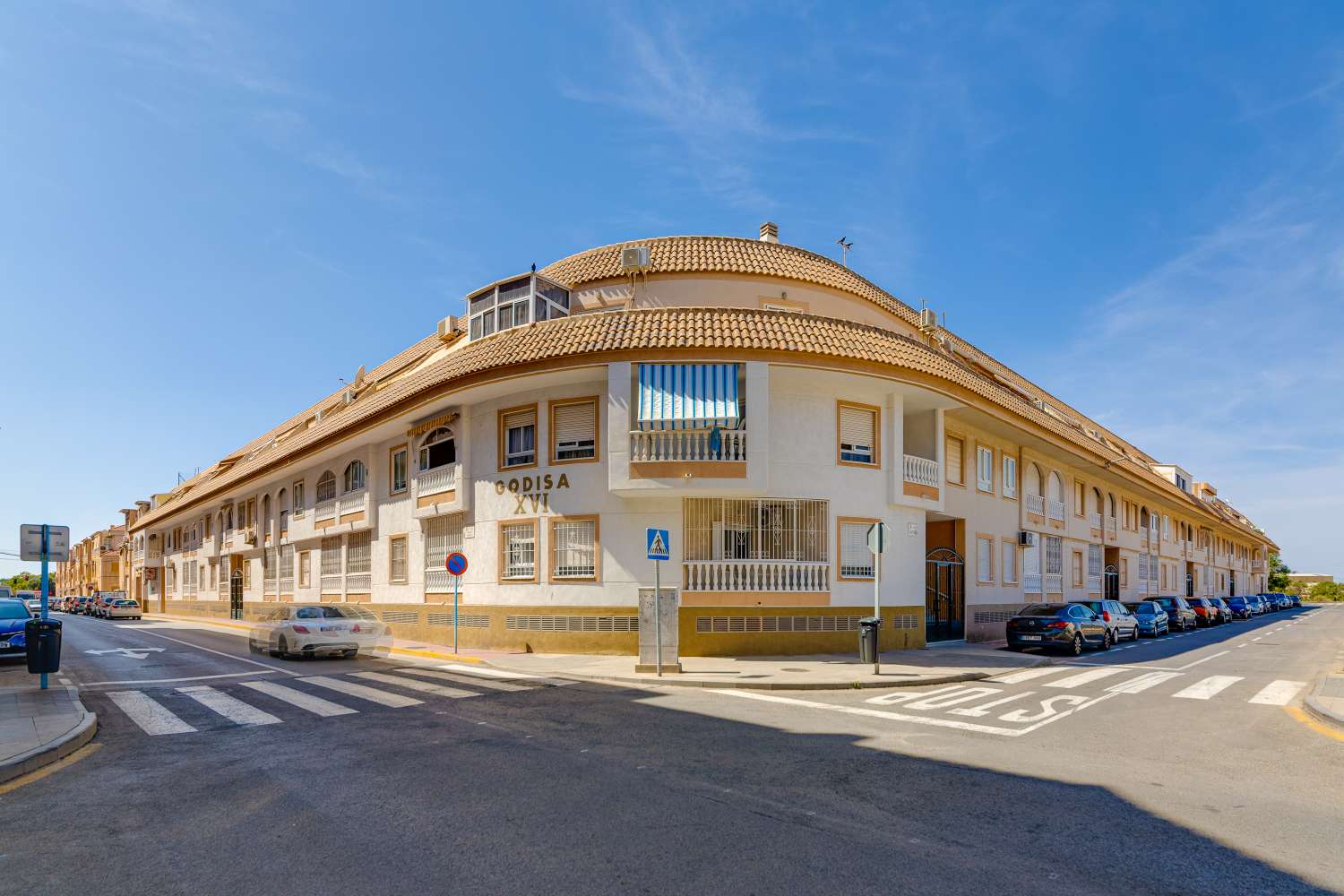 ÁTICO A 250 M DEL MAR CON TERRAZA, GARAJE Y PISCINA EN ACEQUIÓN