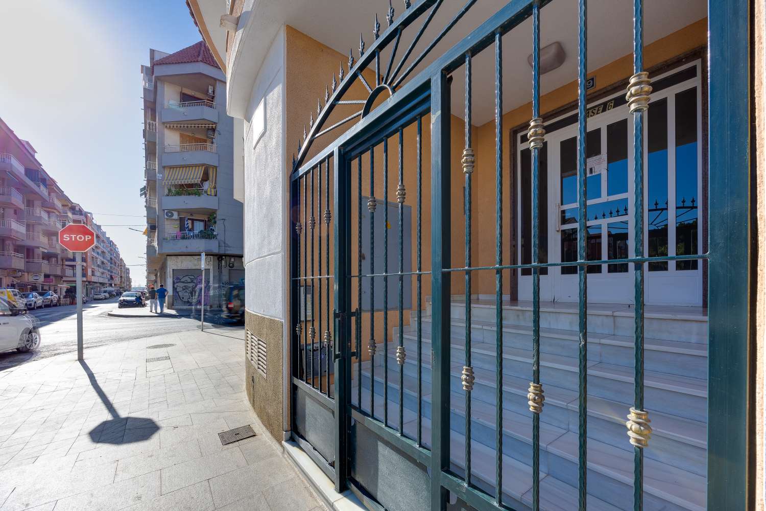 ÁTICO A 250 M DEL MAR CON TERRAZA, GARAJE Y PISCINA EN ACEQUIÓN