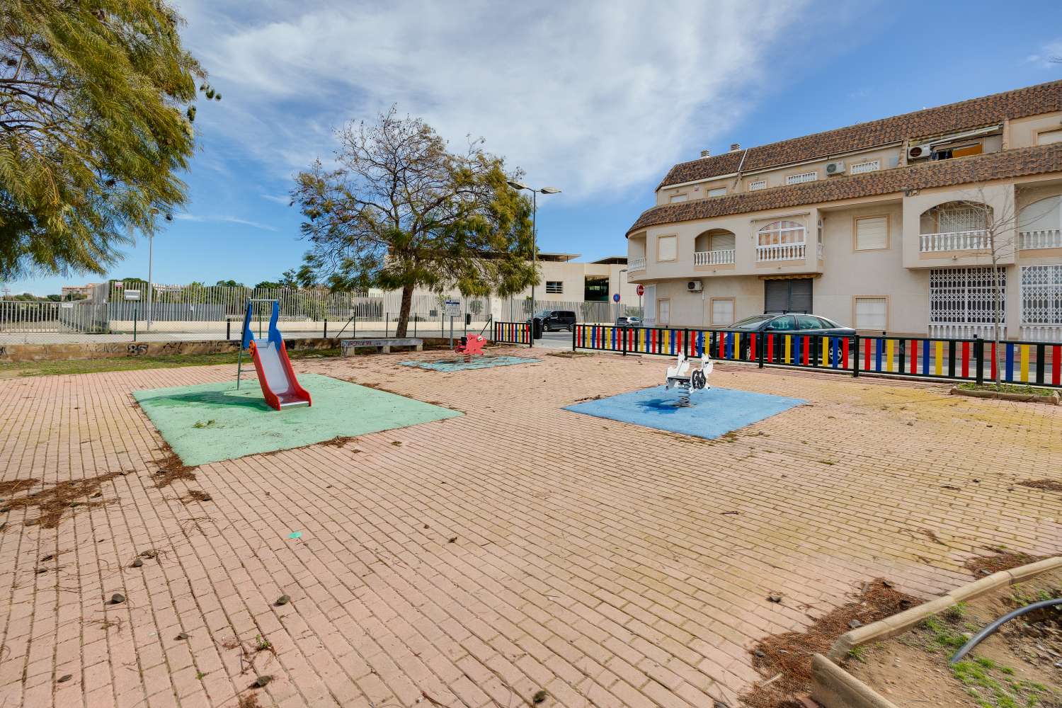 ÁTICO A 250 M DEL MAR CON TERRAZA, GARAJE Y PISCINA EN ACEQUIÓN