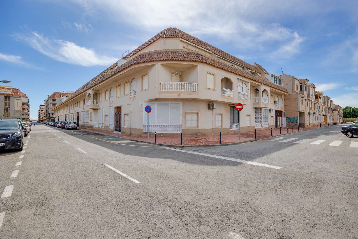 ÁTICO A 250 M DEL MAR CON TERRAZA, GARAJE Y PISCINA EN ACEQUIÓN