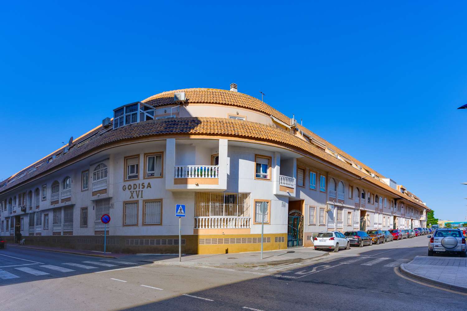 ÁTICO A 250 M DEL MAR CON TERRAZA, GARAJE Y PISCINA EN ACEQUIÓN