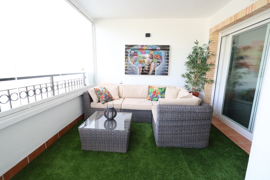 APARTAMENTO CON VISTAS PANORÁMICAS Y GRAN TERRAZA ACRISTALADA EN VILLAMARTÍN GOLF