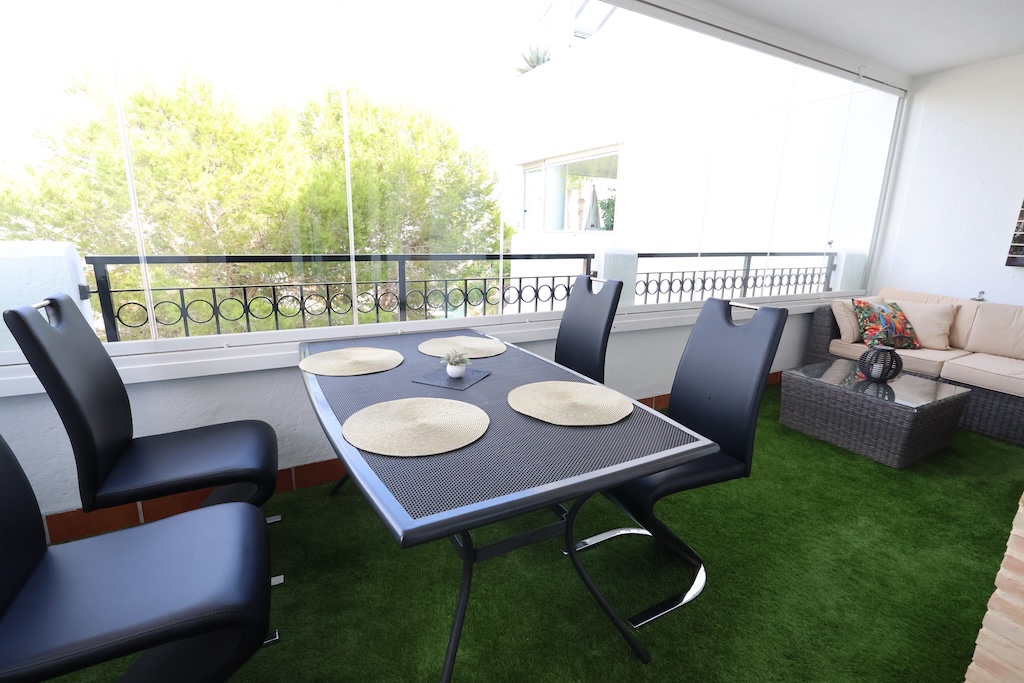 APARTAMENTO CON VISTAS PANORÁMICAS Y GRAN TERRAZA ACRISTALADA EN VILLAMARTÍN GOLF