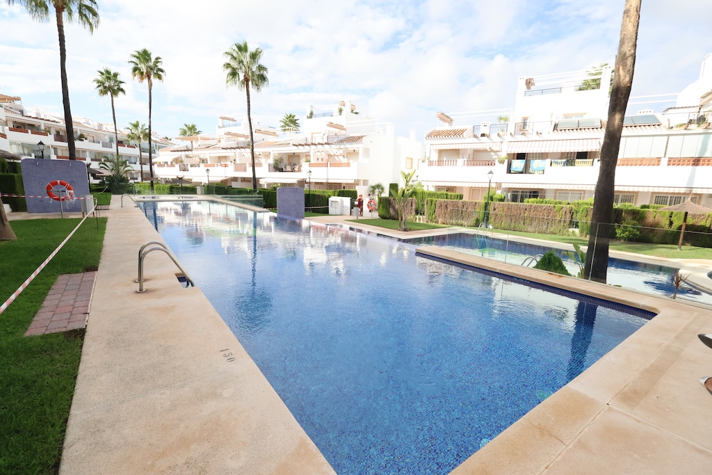 APARTAMENTO CON VISTAS PANORÁMICAS Y GRAN TERRAZA ACRISTALADA EN VILLAMARTÍN GOLF