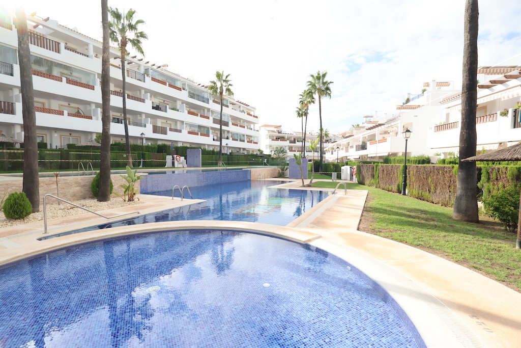 APARTAMENTO CON VISTAS PANORÁMICAS Y GRAN TERRAZA ACRISTALADA EN VILLAMARTÍN GOLF
