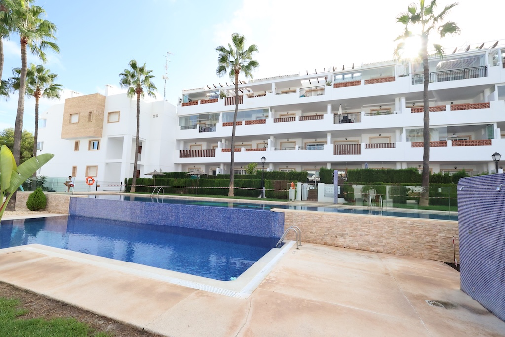 APARTAMENTO CON VISTAS PANORÁMICAS Y GRAN TERRAZA ACRISTALADA EN VILLAMARTÍN GOLF