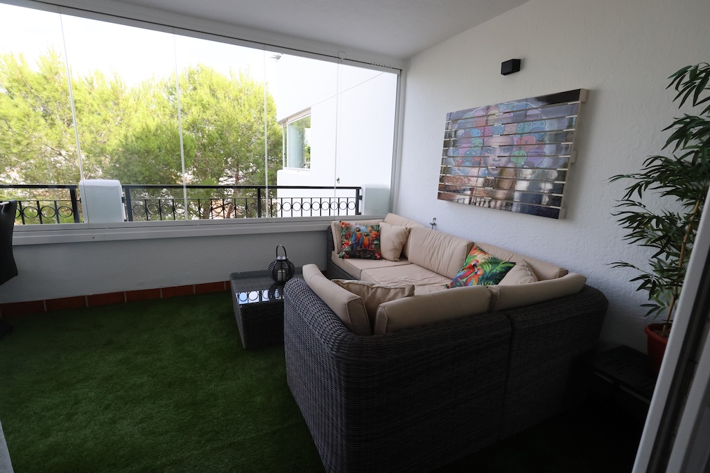 APARTAMENTO CON VISTAS PANORÁMICAS Y GRAN TERRAZA ACRISTALADA EN VILLAMARTÍN GOLF