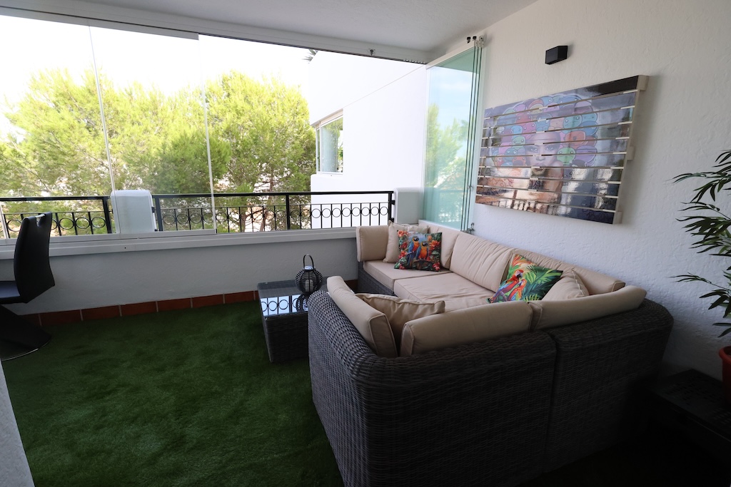 APARTAMENTO CON VISTAS PANORÁMICAS Y GRAN TERRAZA ACRISTALADA EN VILLAMARTÍN GOLF