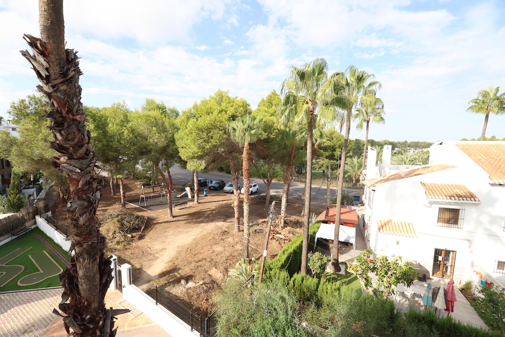 APARTAMENTO CON VISTAS PANORÁMICAS Y GRAN TERRAZA ACRISTALADA EN VILLAMARTÍN GOLF