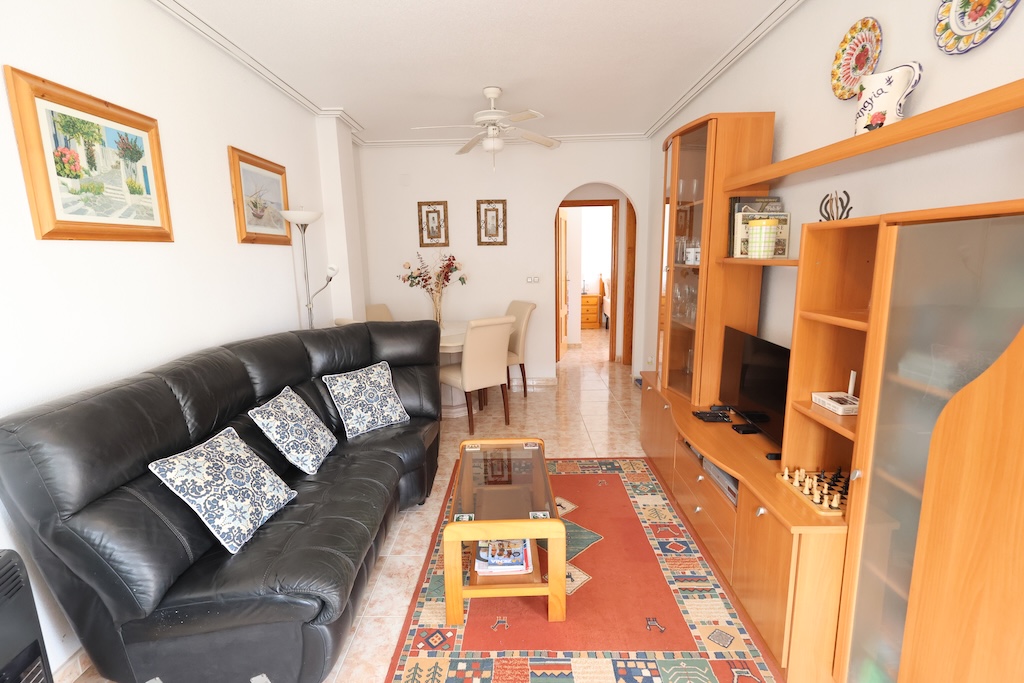 BUNGALOW EN PLANTA ALTA CON SOLÁRIUM PRIVADO Y VISTAS AL MAR EN LA ZENIA