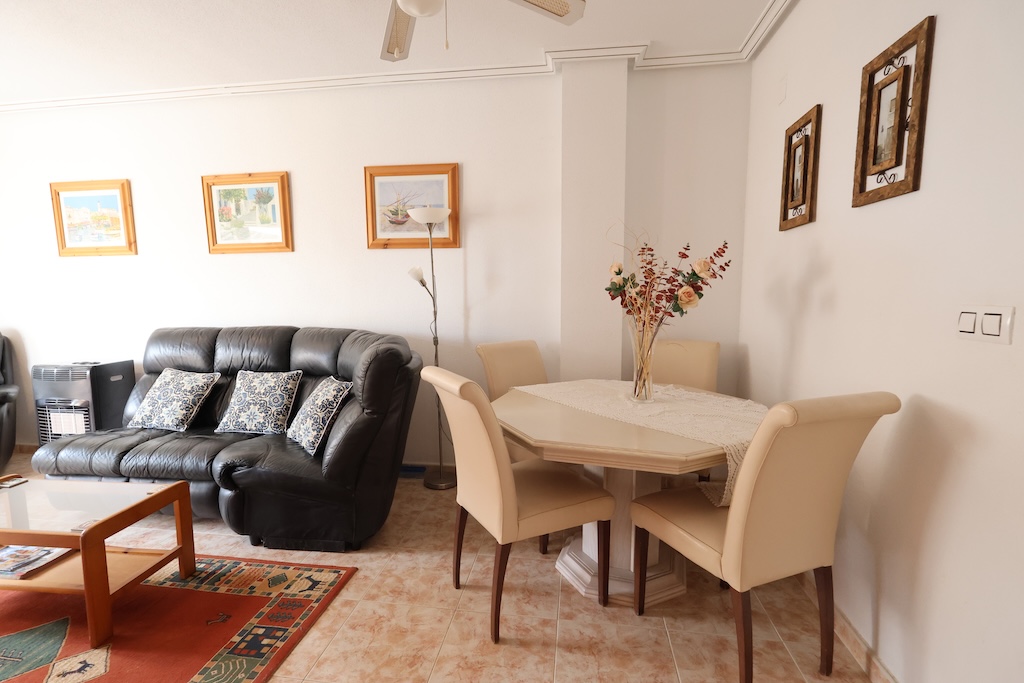 BUNGALOW EN PLANTA ALTA CON SOLÁRIUM PRIVADO Y VISTAS AL MAR EN LA ZENIA