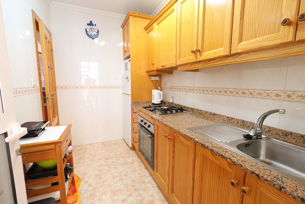 BUNGALOW EN PLANTA ALTA CON SOLÁRIUM PRIVADO Y VISTAS AL MAR EN LA ZENIA