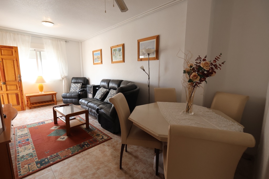 BUNGALOW EN PLANTA ALTA CON SOLÁRIUM PRIVADO Y VISTAS AL MAR EN LA ZENIA