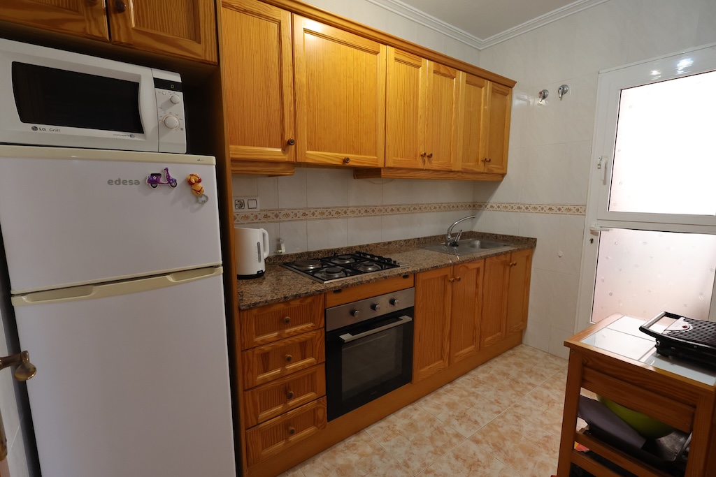 BUNGALOW EN PLANTA ALTA CON SOLÁRIUM PRIVADO Y VISTAS AL MAR EN LA ZENIA