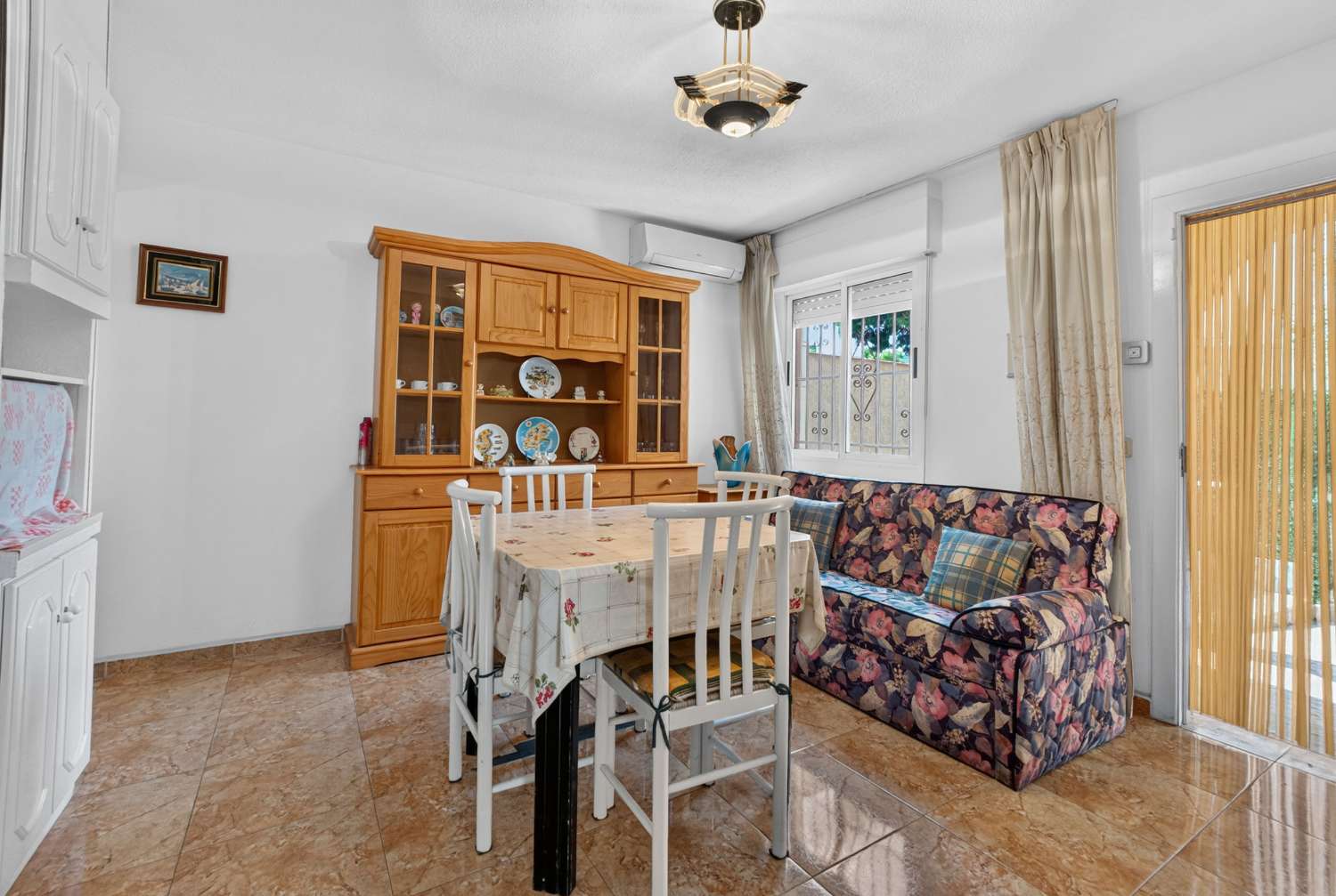 ADOSADO DE 3 DORMITORIOS CON SOLÁRIUM PRIVADO Y 2 PISCINAS COMUNITARIAS EN TORREVIEJA