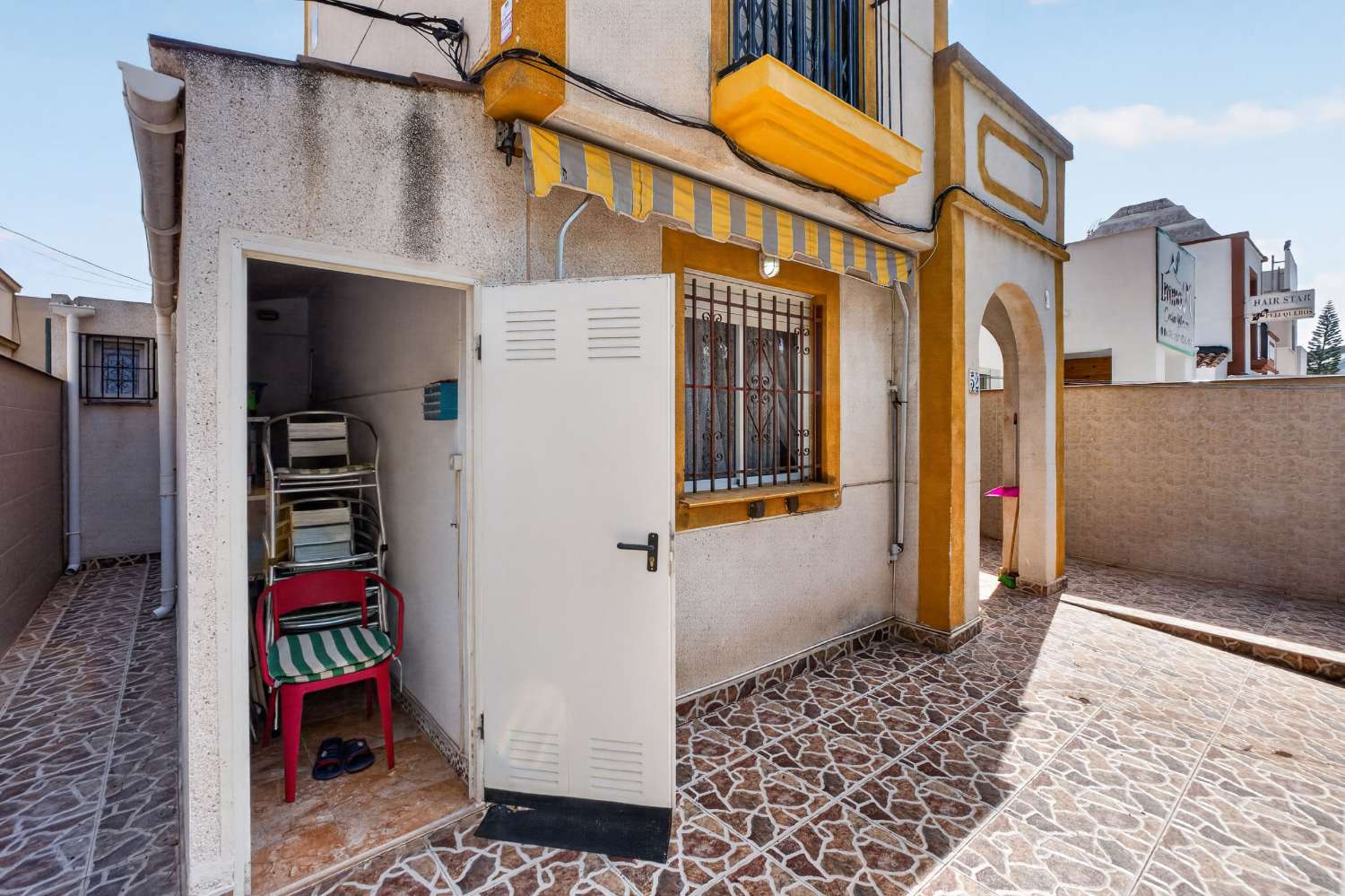 ADOSADO DE 3 DORMITORIOS CON SOLÁRIUM PRIVADO Y 2 PISCINAS COMUNITARIAS EN TORREVIEJA