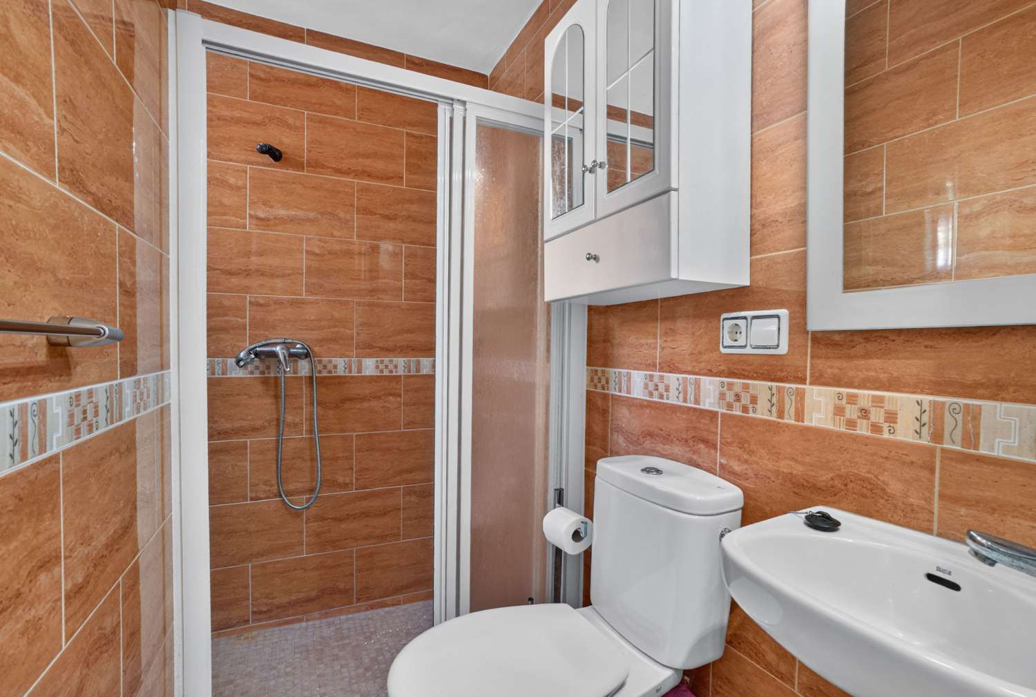 ADOSADO DE 3 DORMITORIOS CON SOLÁRIUM PRIVADO Y 2 PISCINAS COMUNITARIAS EN TORREVIEJA