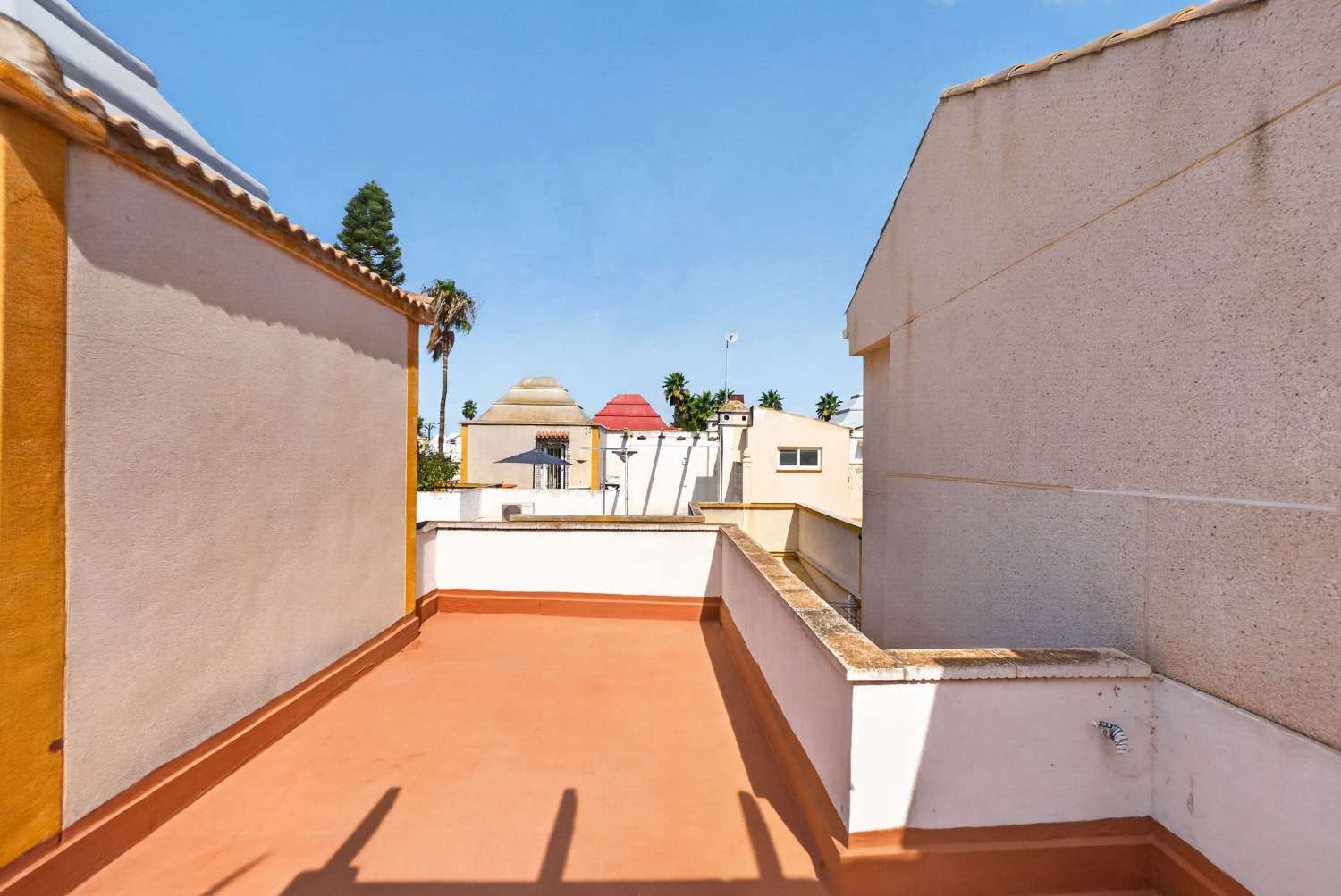 ADOSADO DE 3 DORMITORIOS CON SOLÁRIUM PRIVADO Y 2 PISCINAS COMUNITARIAS EN TORREVIEJA