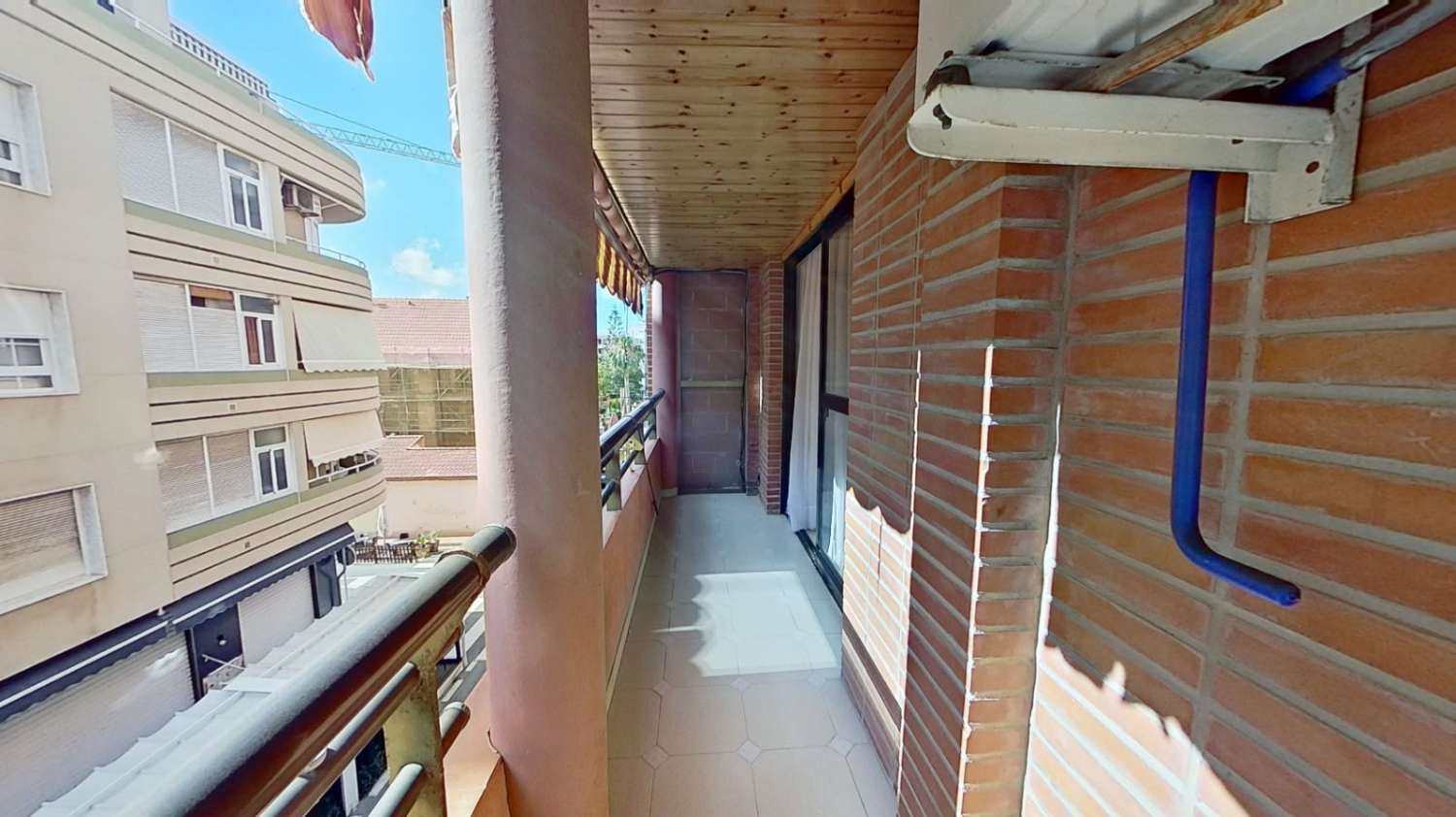 PISO CÉNTRICO DE ESQUINA AMUEBLADO JUNTO AL AYUNTAMIENTO Y CERCA DEL MAR