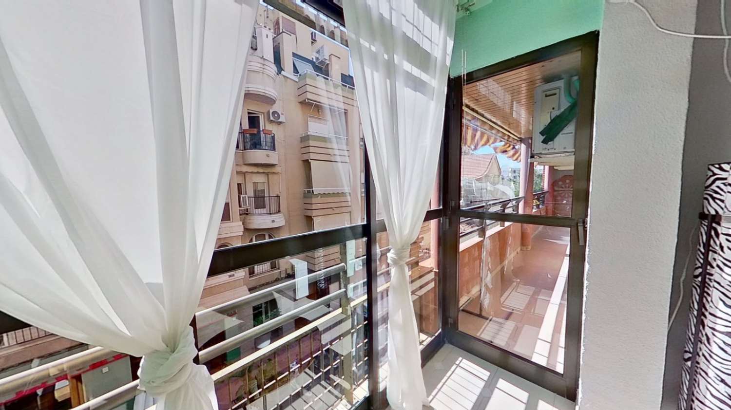 PISO CÉNTRICO DE ESQUINA AMUEBLADO JUNTO AL AYUNTAMIENTO Y CERCA DEL MAR