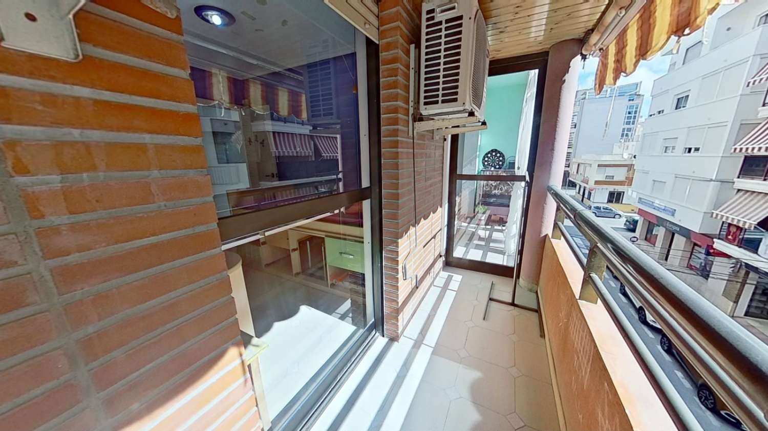 PISO CÉNTRICO DE ESQUINA AMUEBLADO JUNTO AL AYUNTAMIENTO Y CERCA DEL MAR
