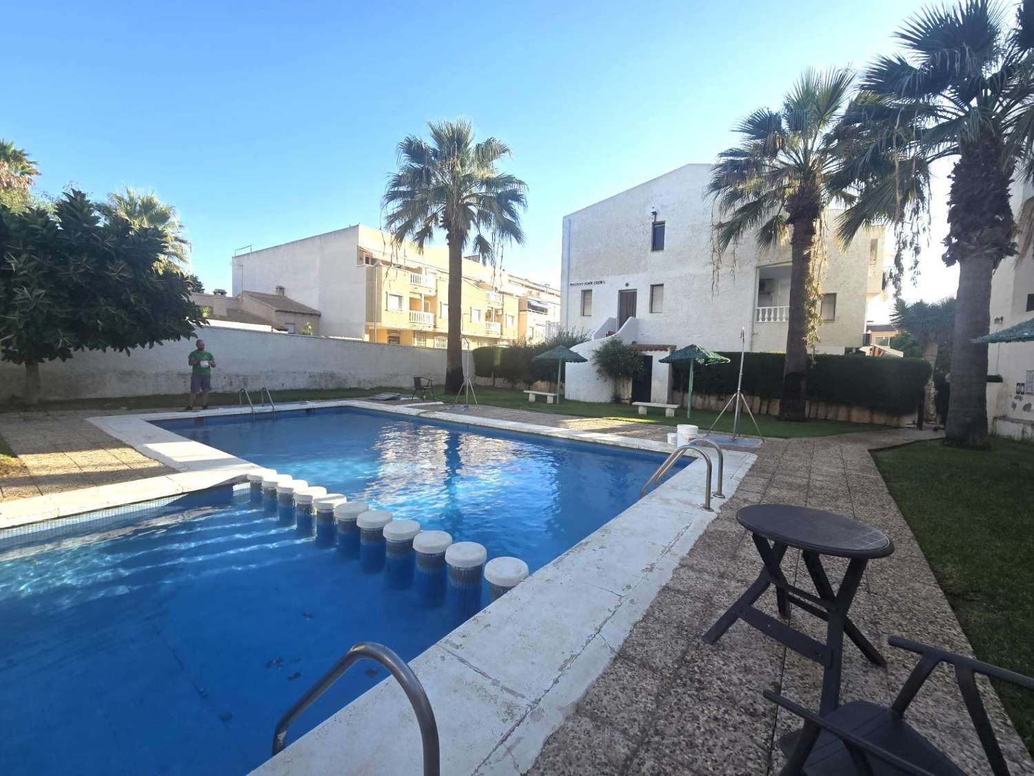 ADOSADO EN ESQUINA CON AMPLIAS TERRAZAS Y PISCINA A 10 MINUTOS DE LAS PLAYAS DEL CURA Y LOS LOCOS