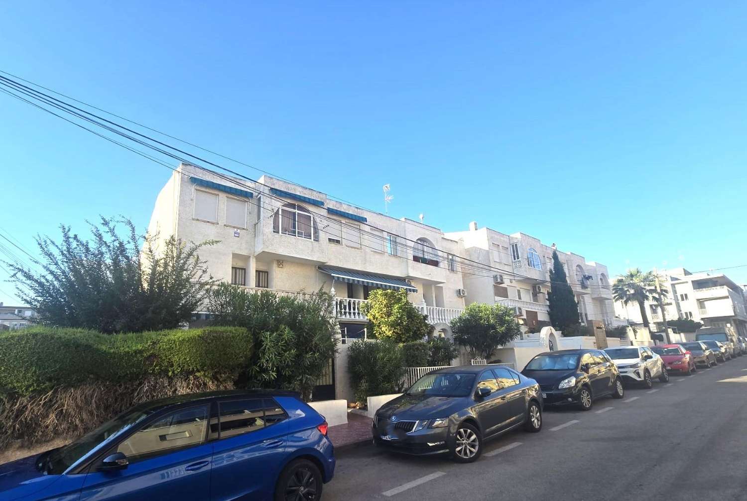ADOSADO EN ESQUINA CON AMPLIAS TERRAZAS Y PISCINA A 10 MINUTOS DE LAS PLAYAS DEL CURA Y LOS LOCOS