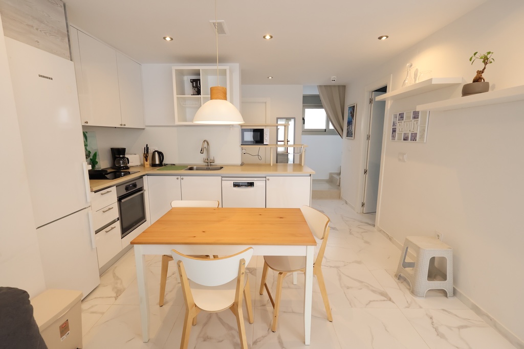 CHALET INDEPENDIENTE CON PISCINA PRIVADA, SOLÁRIUM Y 3 DORMITORIOS EN PAU 26, ORIHUELA COSTA