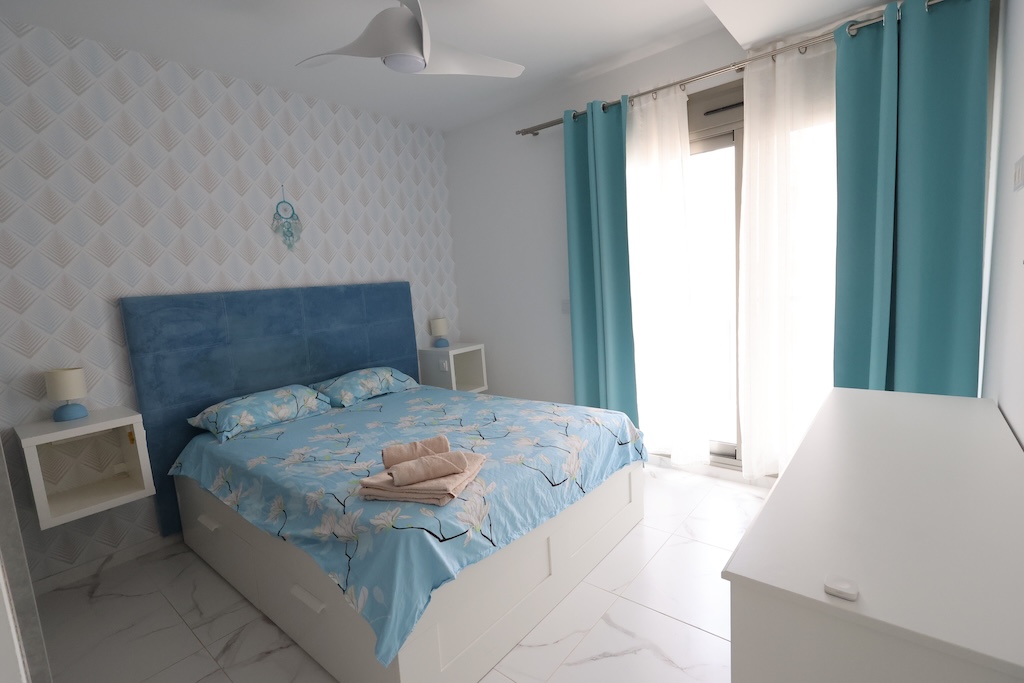 CHALET INDEPENDIENTE CON PISCINA PRIVADA, SOLÁRIUM Y 3 DORMITORIOS EN PAU 26, ORIHUELA COSTA