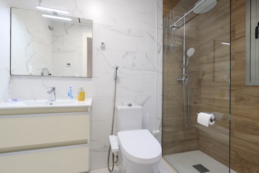 CHALET INDEPENDIENTE CON PISCINA PRIVADA, SOLÁRIUM Y 3 DORMITORIOS EN PAU 26, ORIHUELA COSTA
