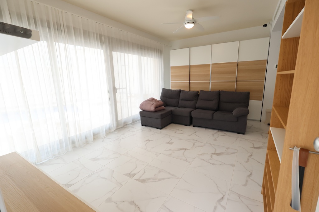 CHALET INDEPENDIENTE CON PISCINA PRIVADA, SOLÁRIUM Y 3 DORMITORIOS EN PAU 26, ORIHUELA COSTA