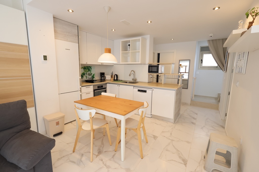 CHALET INDEPENDIENTE CON PISCINA PRIVADA, SOLÁRIUM Y 3 DORMITORIOS EN PAU 26, ORIHUELA COSTA