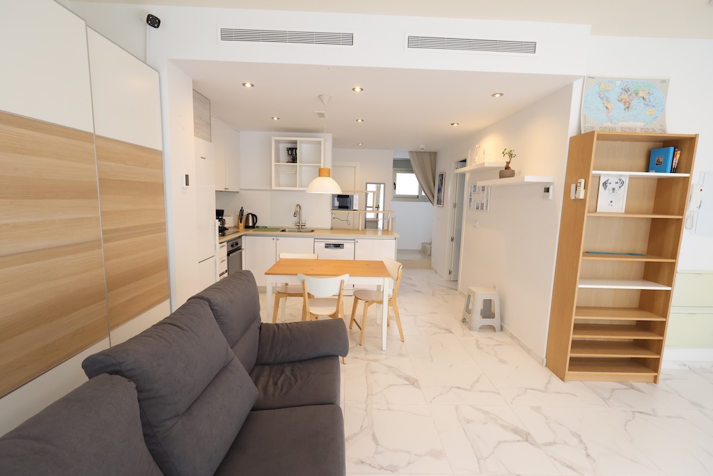 CHALET INDEPENDIENTE CON PISCINA PRIVADA, SOLÁRIUM Y 3 DORMITORIOS EN PAU 26, ORIHUELA COSTA
