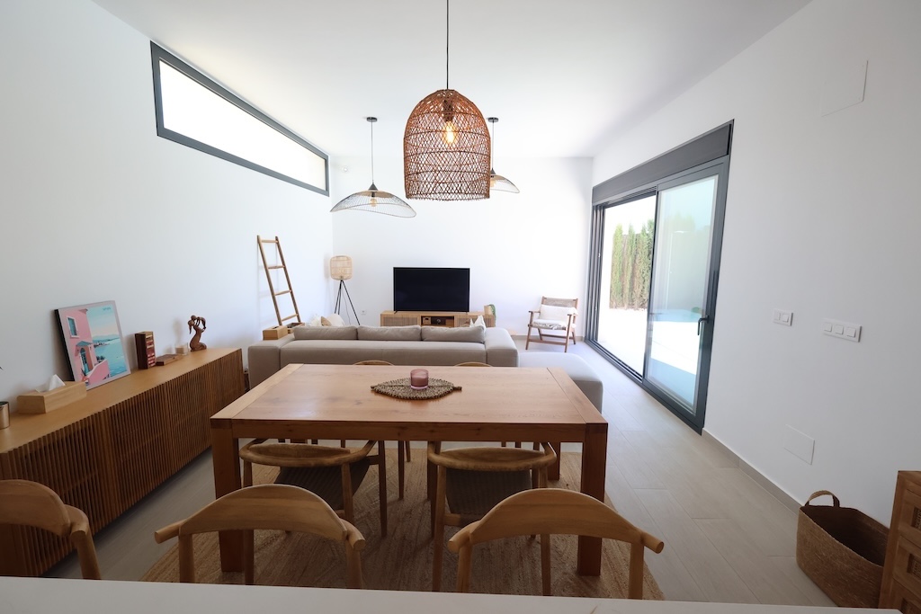 VILLA MODERNA EN UNA SOLA PLANTA CON PISCINA CLIMATIZADA Y VISTAS AL GOLF EN LA FINCA, ALGORFA