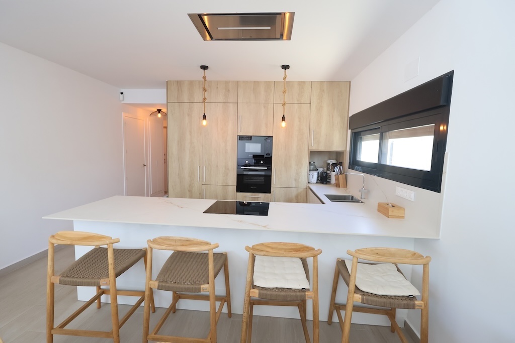VILLA MODERNA EN UNA SOLA PLANTA CON PISCINA CLIMATIZADA Y VISTAS AL GOLF EN LA FINCA, ALGORFA