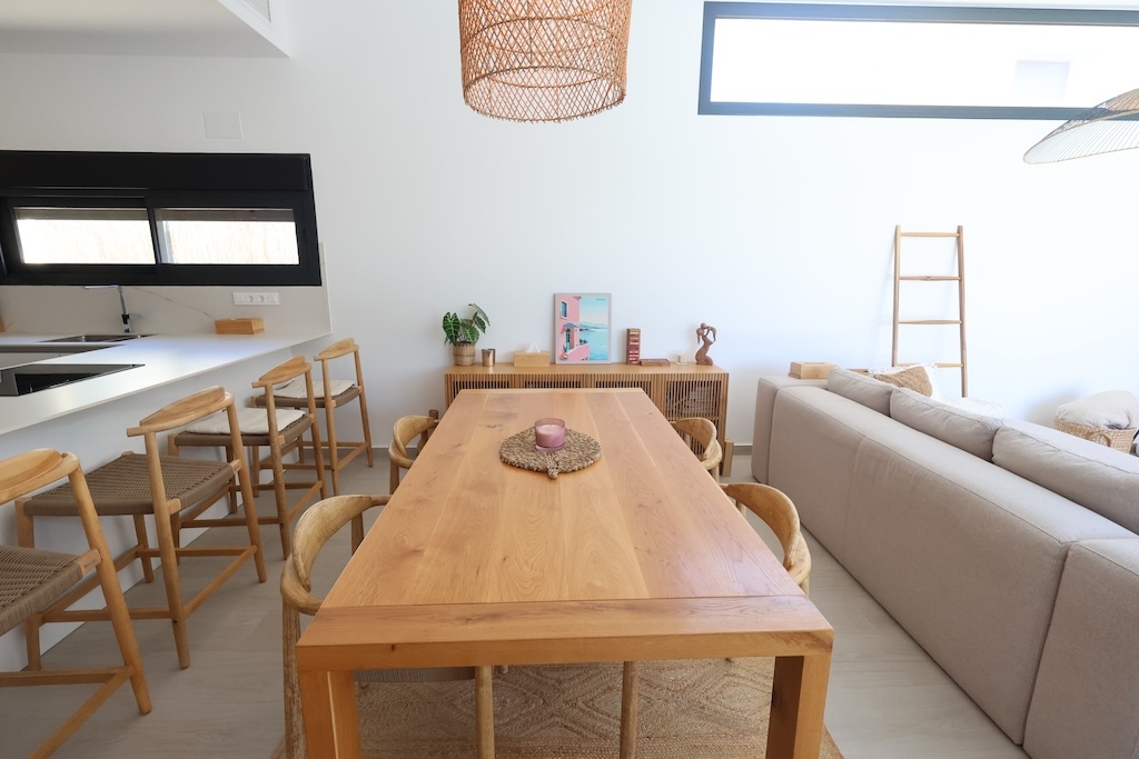 VILLA MODERNA EN UNA SOLA PLANTA CON PISCINA CLIMATIZADA Y VISTAS AL GOLF EN LA FINCA, ALGORFA