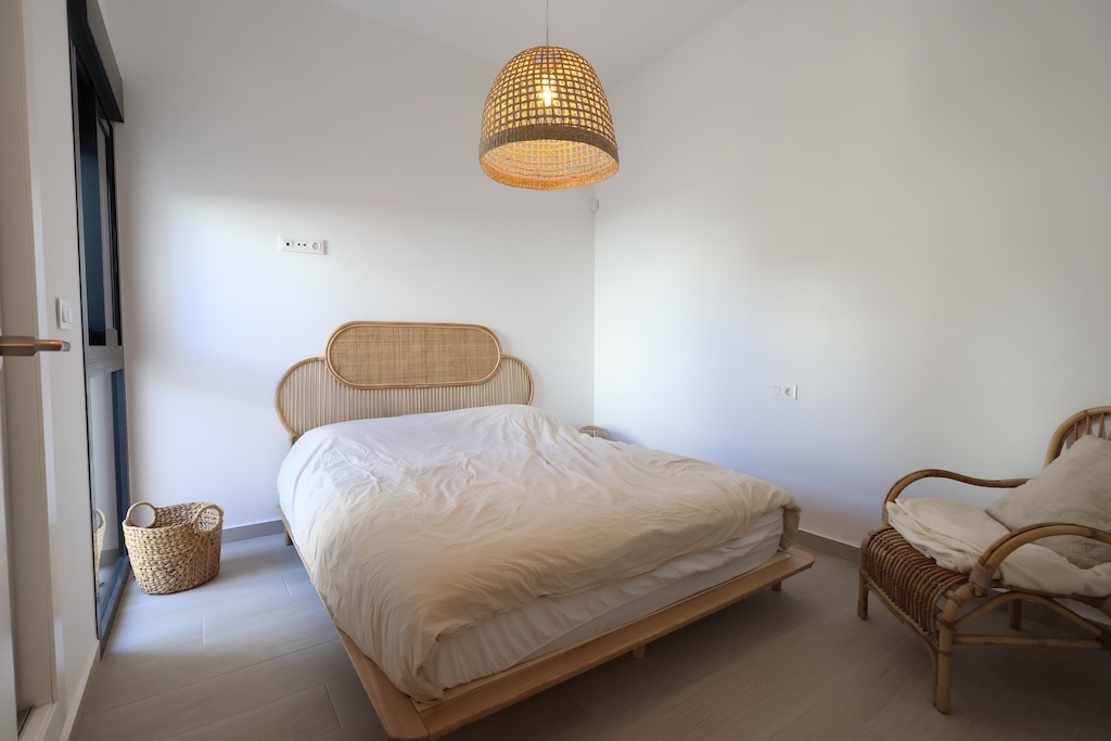 VILLA MODERNA EN UNA SOLA PLANTA CON PISCINA CLIMATIZADA Y VISTAS AL GOLF EN LA FINCA, ALGORFA