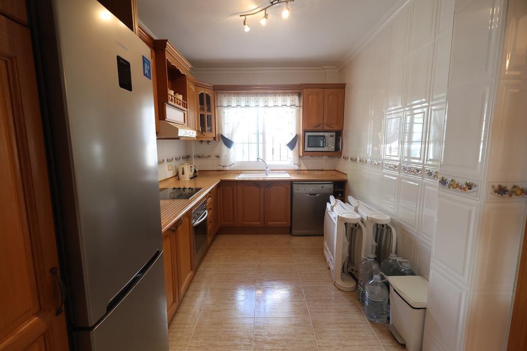 CHALET INDEPENDIENTE CON PISCINA PRIVADA, SOLÁRIUM CON VISTAS AL MAR Y PARKING