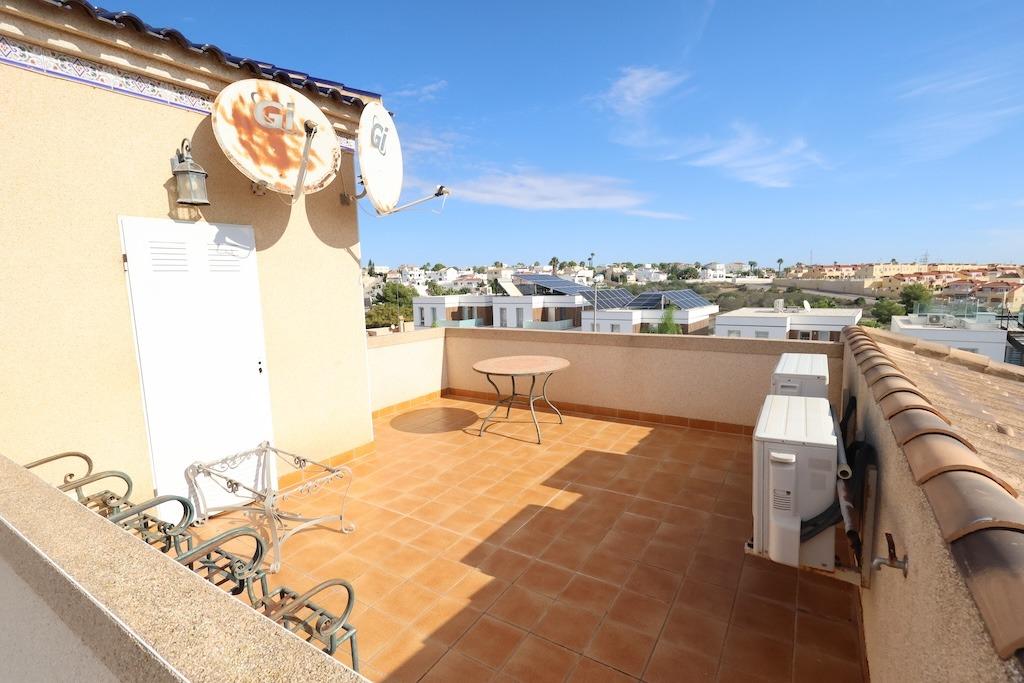 CHALET INDEPENDIENTE CON PISCINA PRIVADA, SOLÁRIUM CON VISTAS AL MAR Y PARKING