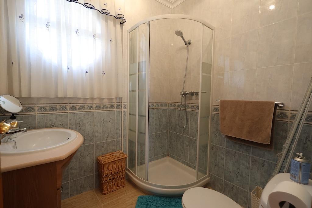 CHALET INDEPENDIENTE CON PISCINA PRIVADA, SOLÁRIUM CON VISTAS AL MAR Y PARKING