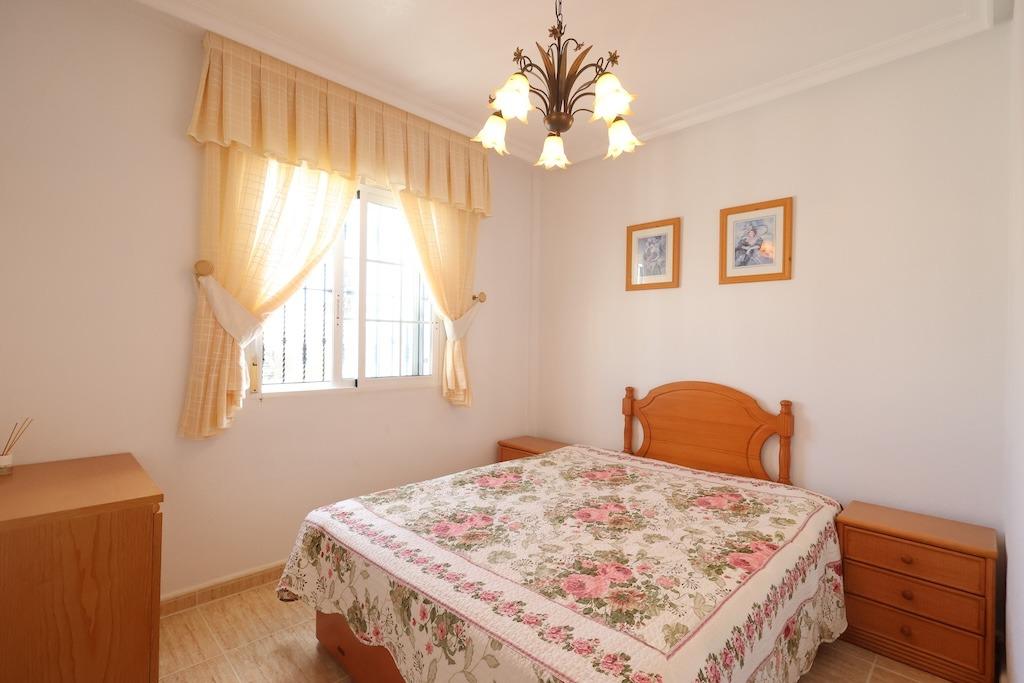 CHALET INDEPENDIENTE CON PISCINA PRIVADA, SOLÁRIUM CON VISTAS AL MAR Y PARKING
