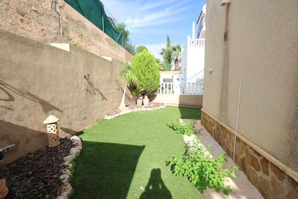 CHALET INDEPENDIENTE CON PISCINA PRIVADA, SOLÁRIUM CON VISTAS AL MAR Y PARKING