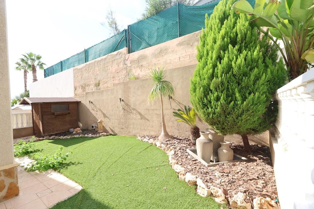 CHALET INDEPENDIENTE CON PISCINA PRIVADA, SOLÁRIUM CON VISTAS AL MAR Y PARKING