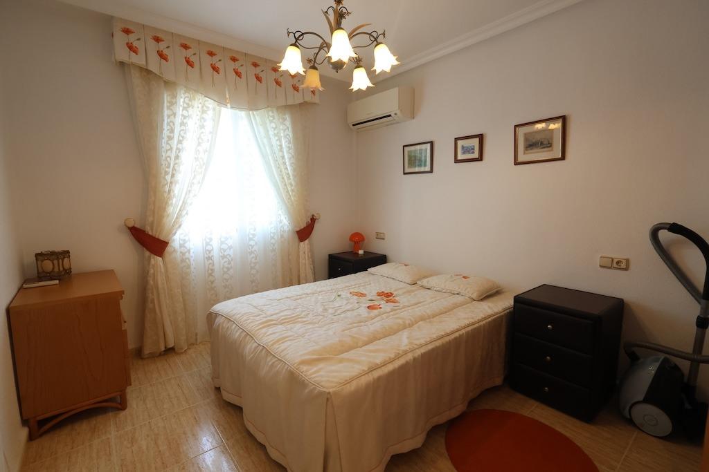 CHALET INDEPENDIENTE CON PISCINA PRIVADA, SOLÁRIUM CON VISTAS AL MAR Y PARKING