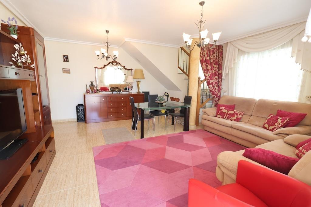 CHALET INDEPENDIENTE CON PISCINA PRIVADA, SOLÁRIUM CON VISTAS AL MAR Y PARKING