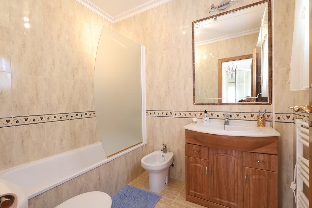CHALET INDEPENDIENTE CON PISCINA PRIVADA, SOLÁRIUM CON VISTAS AL MAR Y PARKING