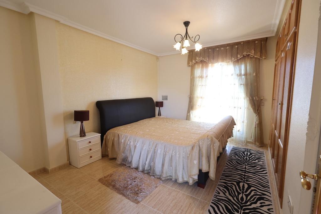 CHALET INDEPENDIENTE CON PISCINA PRIVADA, SOLÁRIUM CON VISTAS AL MAR Y PARKING