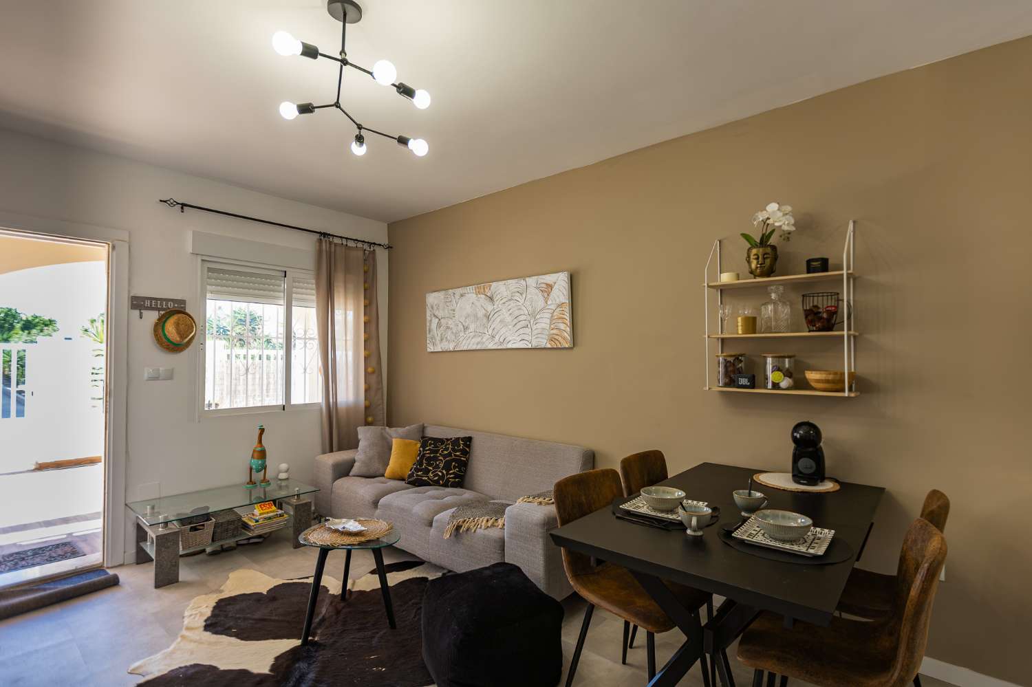 KUNNOSTETTU BUNGALOW, JOSSA ON SUURI YKSITYINEN 40 M² PATIO COSTA BLANCASSA
