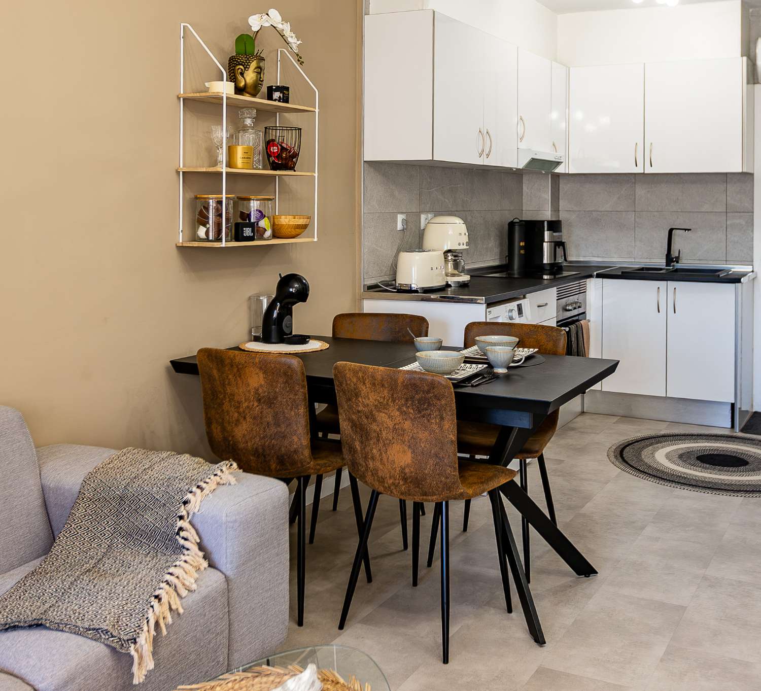 KUNNOSTETTU BUNGALOW, JOSSA ON SUURI YKSITYINEN 40 M² PATIO COSTA BLANCASSA